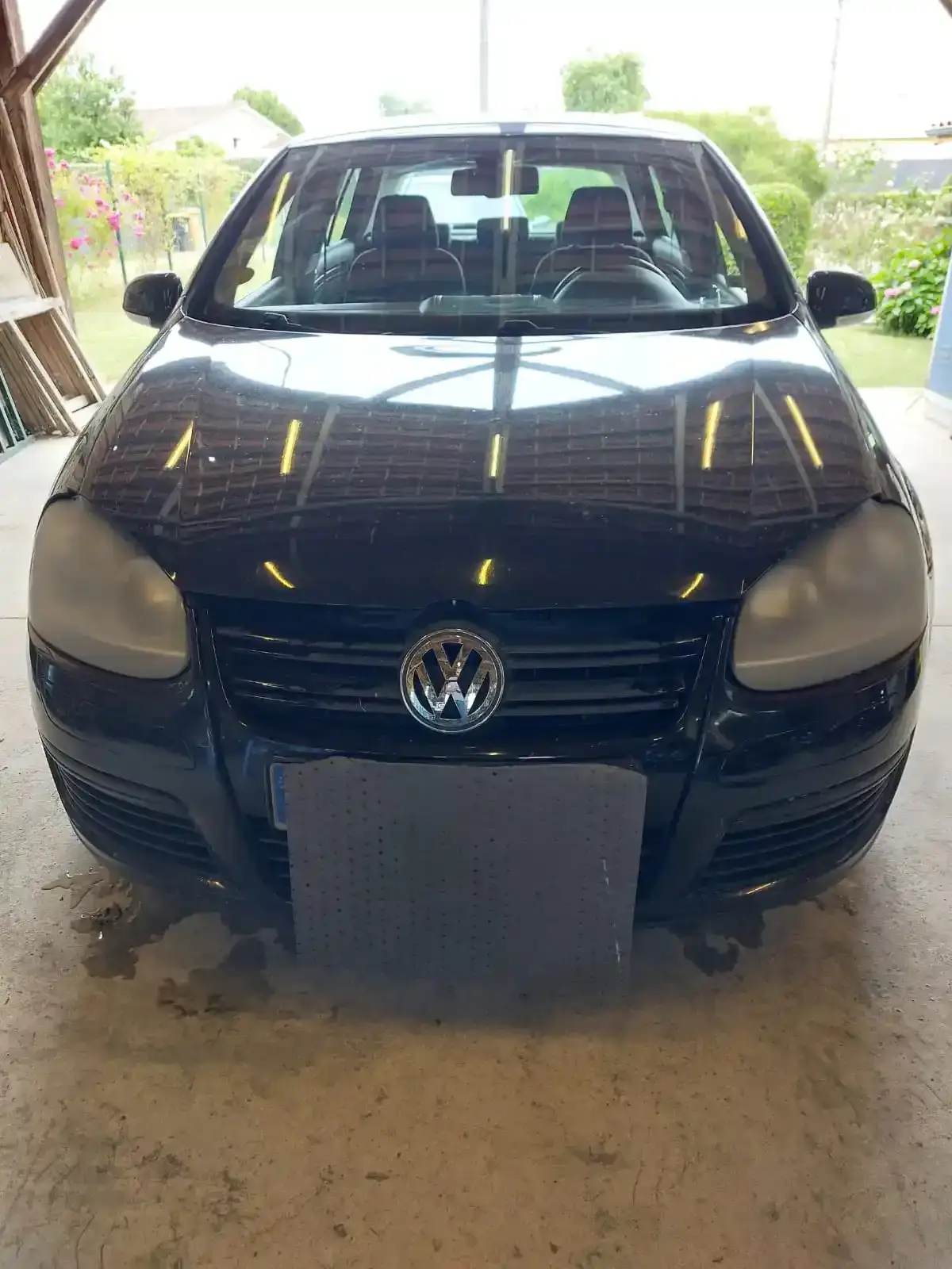 Optique de phare jaunie et opacifiée avant rénovation - Rénovation phares Saint-Loubès Bordeaux Gironde